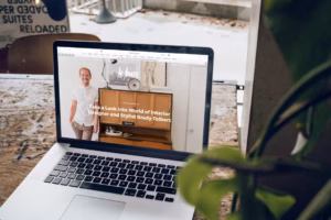 reading website screen